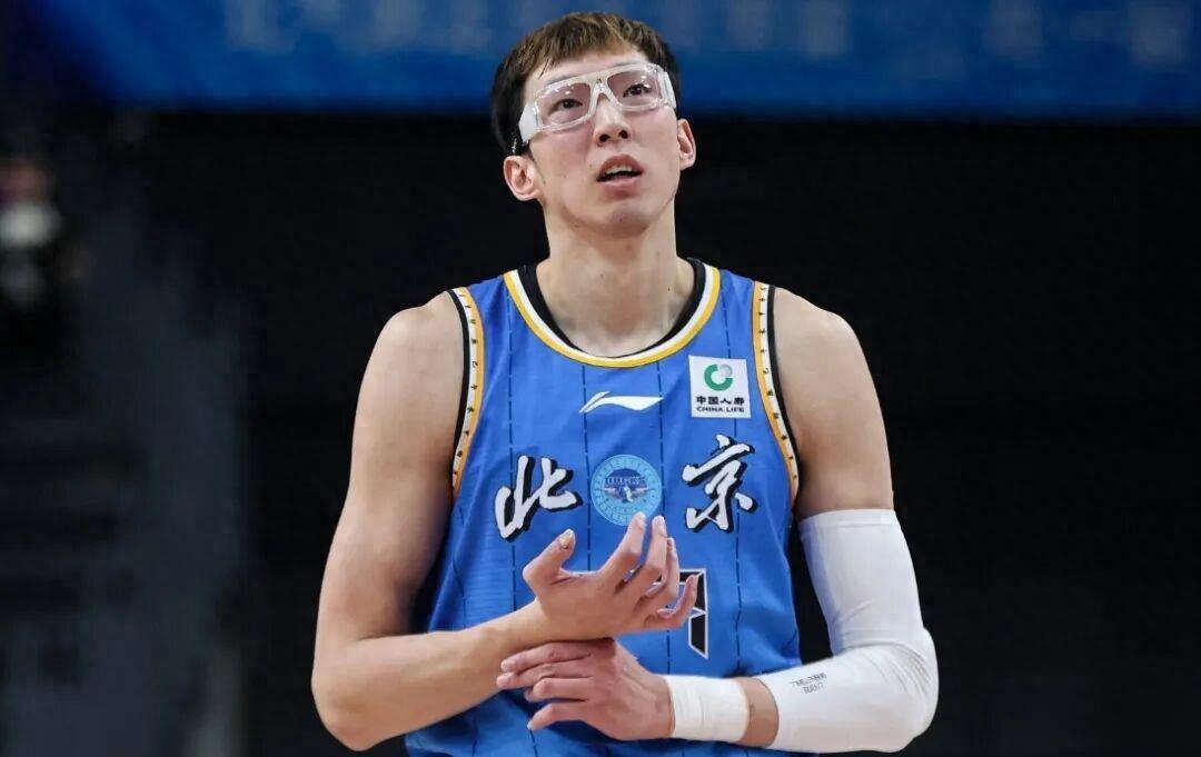 芒果体育官方网站-周琦眼睛出现不适，赵继伟赛季首秀完美，CBA又来超级外援！