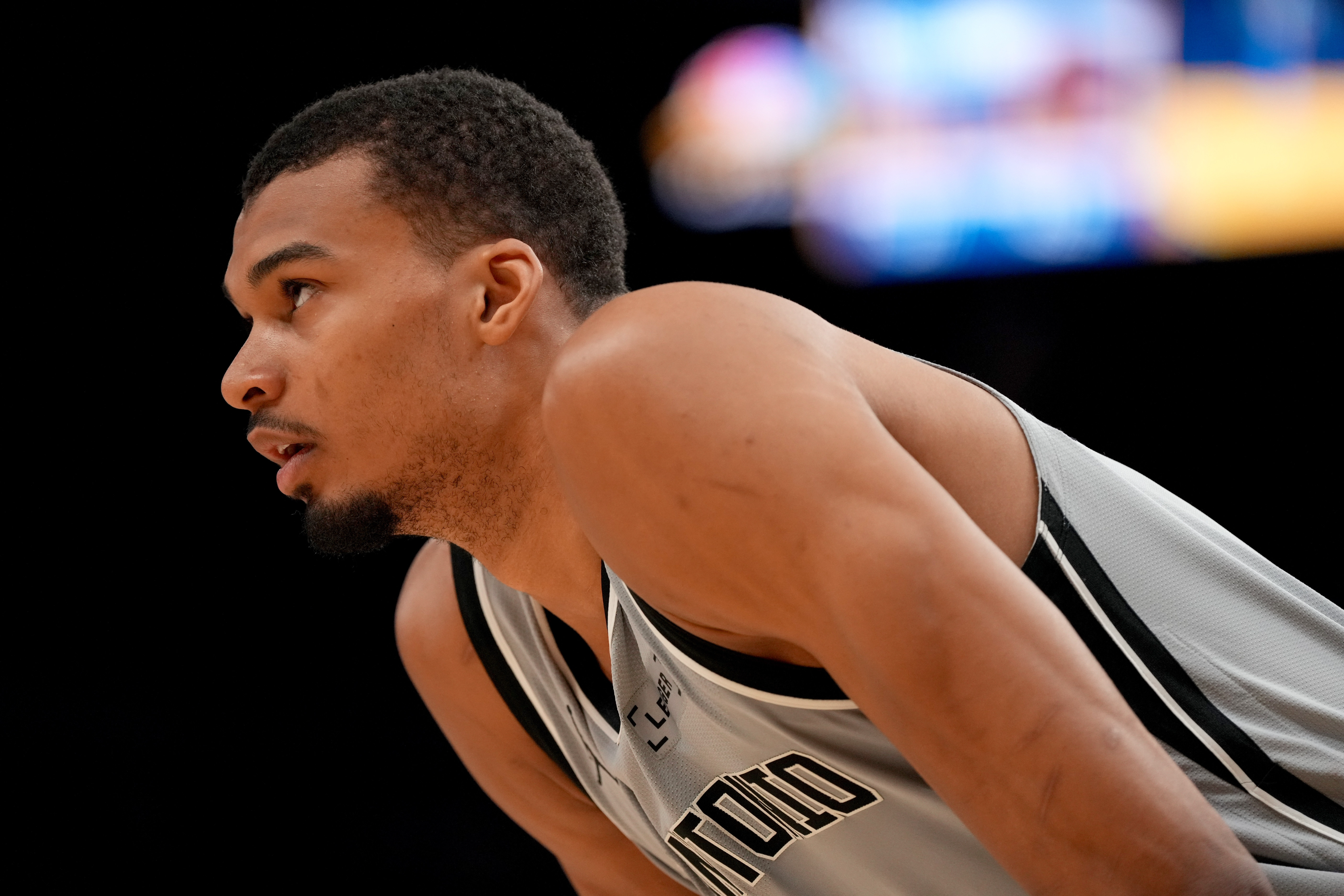 芒果体育-马刺官方好消息，文班并无大碍，他未来能和约基奇一样厉害吗？|文班亚马|圣安东尼奥马刺队|维克托·文班亚马|尼古拉-约基奇|费城76人队_新浪新闻